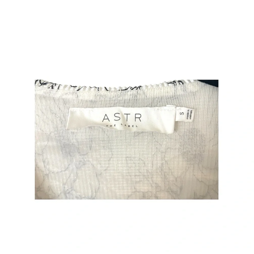 ASTR Wrap Cropped Blouse - Picture 4 of 4